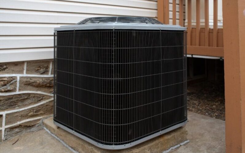 Heating and air conditioning outdoor unit